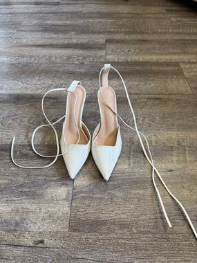 Pointed Toe White Lace-Up Women’s Pumps